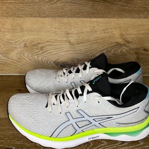 ASICS Gel-Nimbus 24 Size 8.5